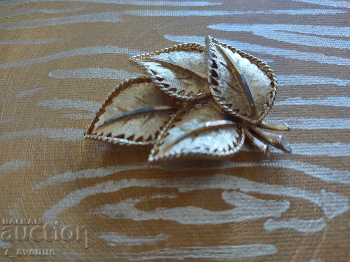 Κομψή, στυλάτη, εντυπωσιακή καρφίτσα, επώνυμη 20.04.25