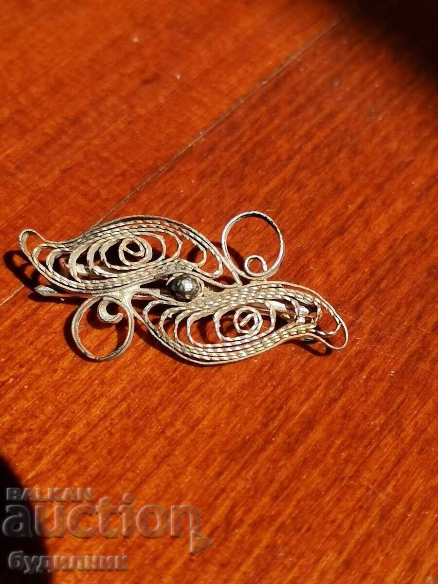 Silver brooch. I'm running over 100 auctions. Take a look and Silver brooch. I'm running over 100 auctions. Take a look and