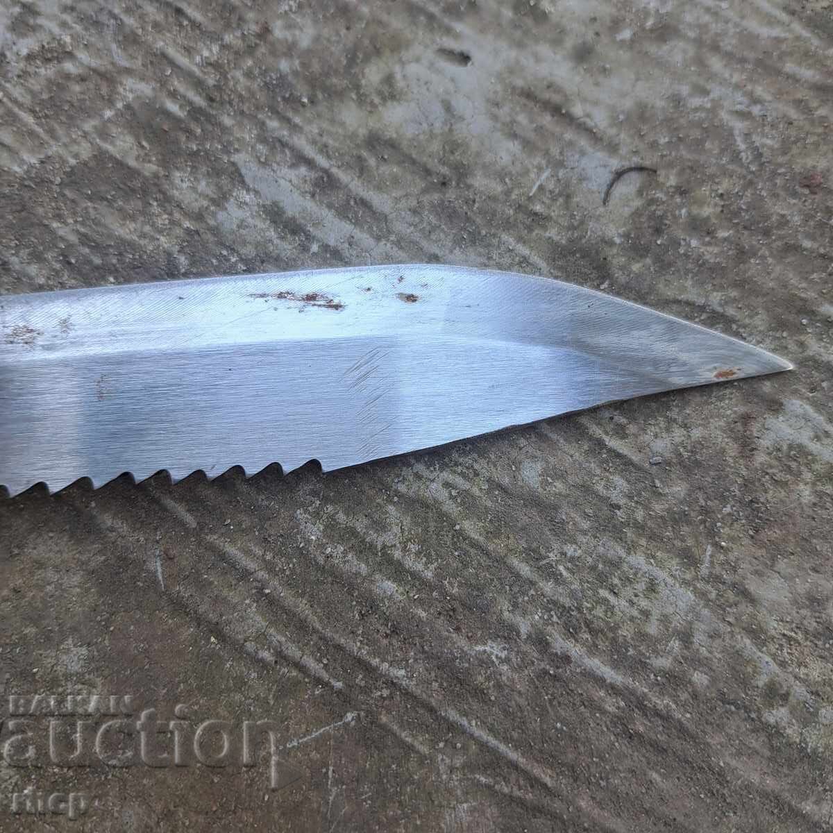 Παράδοση Παλιό κυνηγετικό μαχαίρι