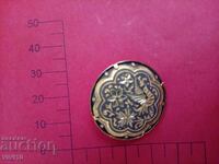 Broșă veche din oțel, Aurire