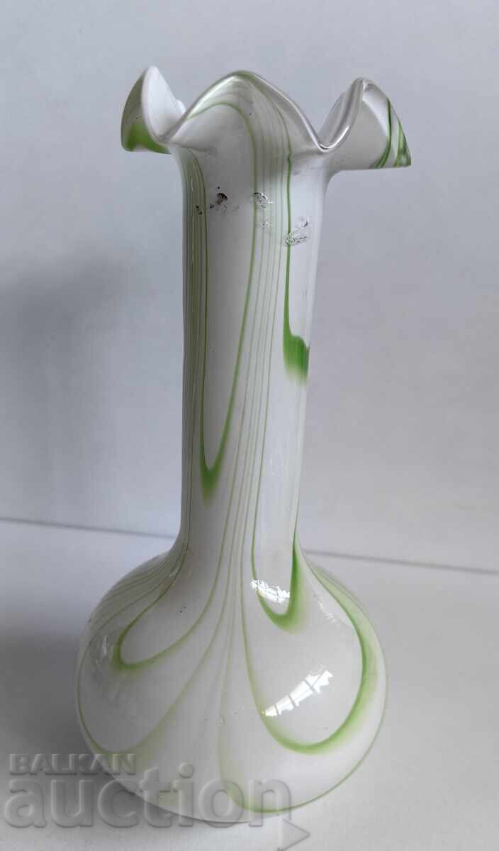 СТАРА ВАЗА КРАСИВИ ФОРМИ ДУХАНО СТЪКЛО ЗДРАВА с цена 19.00 лв. | € 9.71