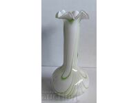 VAZĂ VECHE FORME FRUMOASE STICLĂ SUFLATĂ REZISTENTĂ