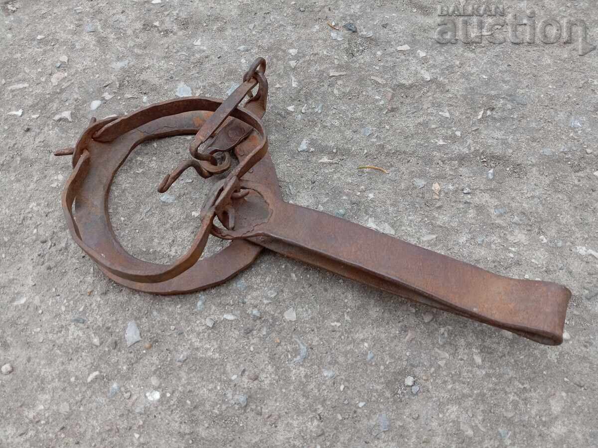 Auction  vintage wrought iron trap for squirrels golden ferrets WORKING