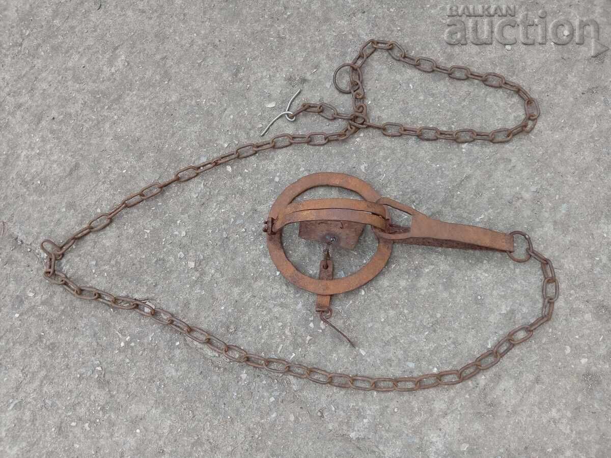 Vechi capcană de lup forjată
