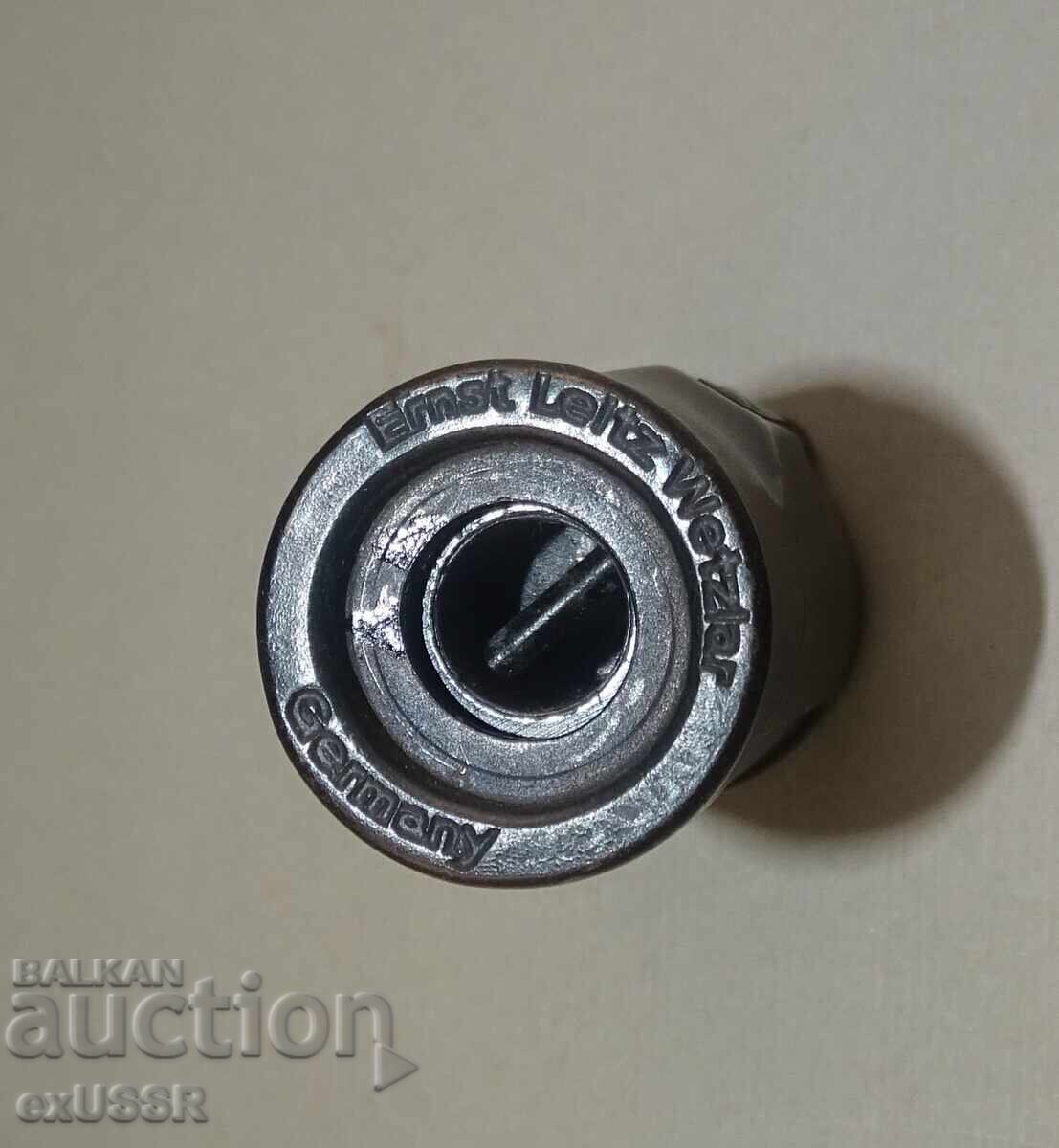 Casetă metalică rolă pentru film 35mm LEICA LEITZ WETZLAR LEICA cu preț 25.00 BGN | € 12.78 Casetă metalică rolă pentru film 35mm LEICA LEITZ WETZLAR LEICA cu preț 25.00 BGN | € 12.78