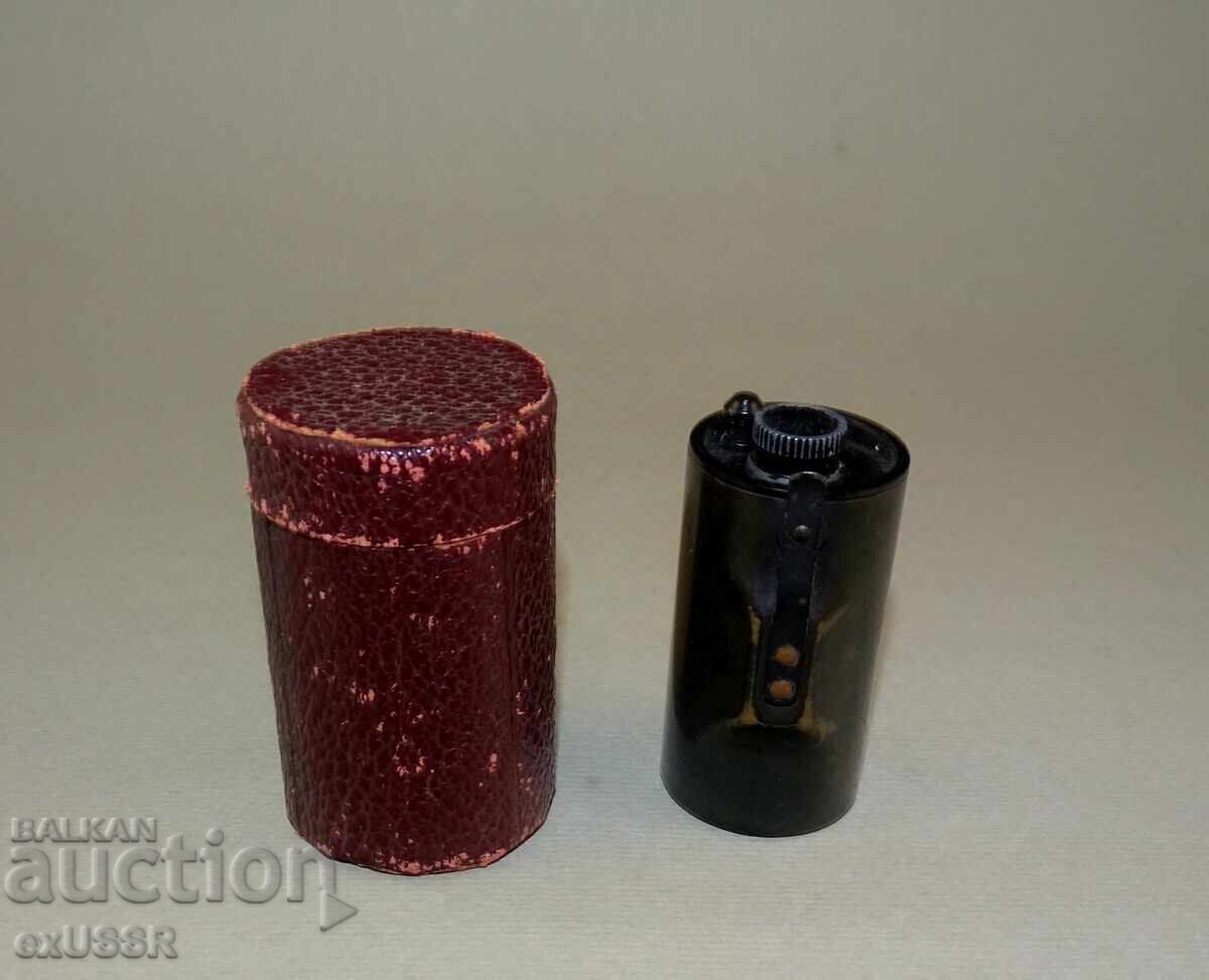 Casetă metalică rolă pentru film 35mm LEICA LEITZ WETZLAR LEICA Casetă metalică rolă pentru film 35mm LEICA LEITZ WETZLAR LEICA