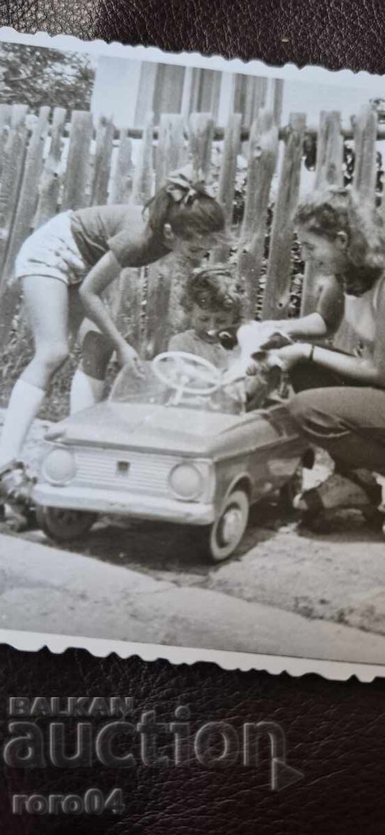 Δημοπρασία ΜΟΣΚΒΙΤΣ - ΣΟΣ. ΛΑΜΑΡΙΝΕΝΑ ΚΟΛΑ - ΠΑΙΔΙΑ Δημοπρασία ΜΟΣΚΒΙΤΣ - ΣΟΣ. ΛΑΜΑΡΙΝΕΝΑ ΚΟΛΑ - ΠΑΙΔΙΑ