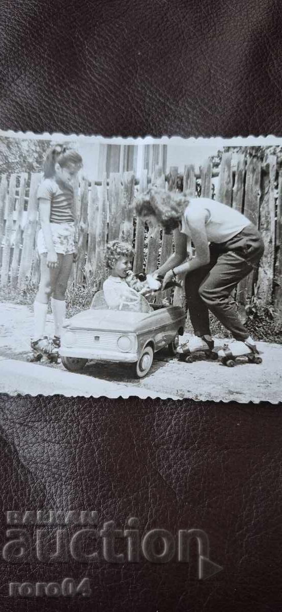 ΜΟΣΚΒΙΤΣ - ΣΟΣ. ΛΑΜΑΡΙΝΕΝΑ ΚΟΛΑ - ΠΑΙΔΙΑ με τιμή 8.99 BGN | € 4.60