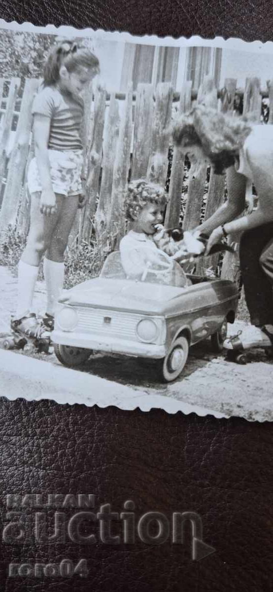 Δημοπρασία ΜΟΣΚΒΙΤΣ - ΣΟΣ. ΛΑΜΑΡΙΝΕΝΑ ΚΟΛΑ - ΠΑΙΔΙΑ