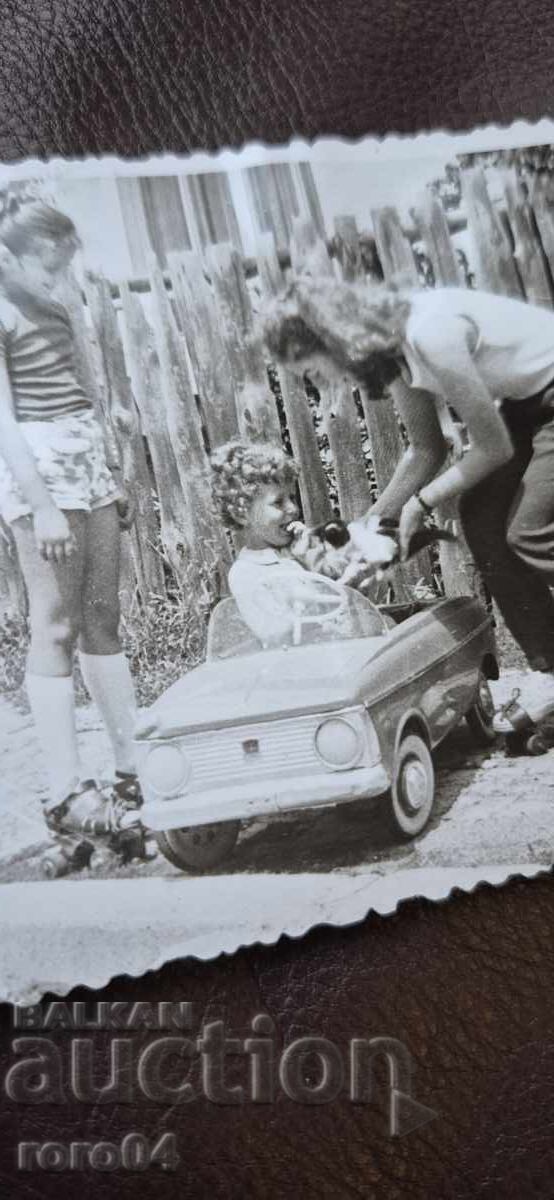 ΜΟΣΚΒΙΤΣ - ΣΟΣ. ΛΑΜΑΡΙΝΕΝΑ ΚΟΛΑ - ΠΑΙΔΙΑ - 7