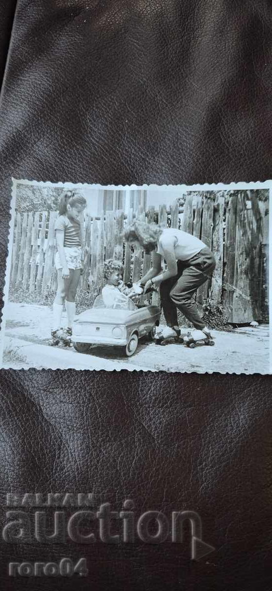 ΜΟΣΚΒΙΤΣ - ΣΟΣ. ΛΑΜΑΡΙΝΕΝΑ ΚΟΛΑ - ΠΑΙΔΙΑ