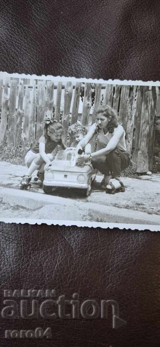 ΜΟΣΚΒΙΤΣ - ΣΟΣ. ΛΑΜΑΡΙΝΕΝΑ ΚΟΛΑ - ΠΑΙΔΙΑ με τιμή 8.99 BGN | € 4.60