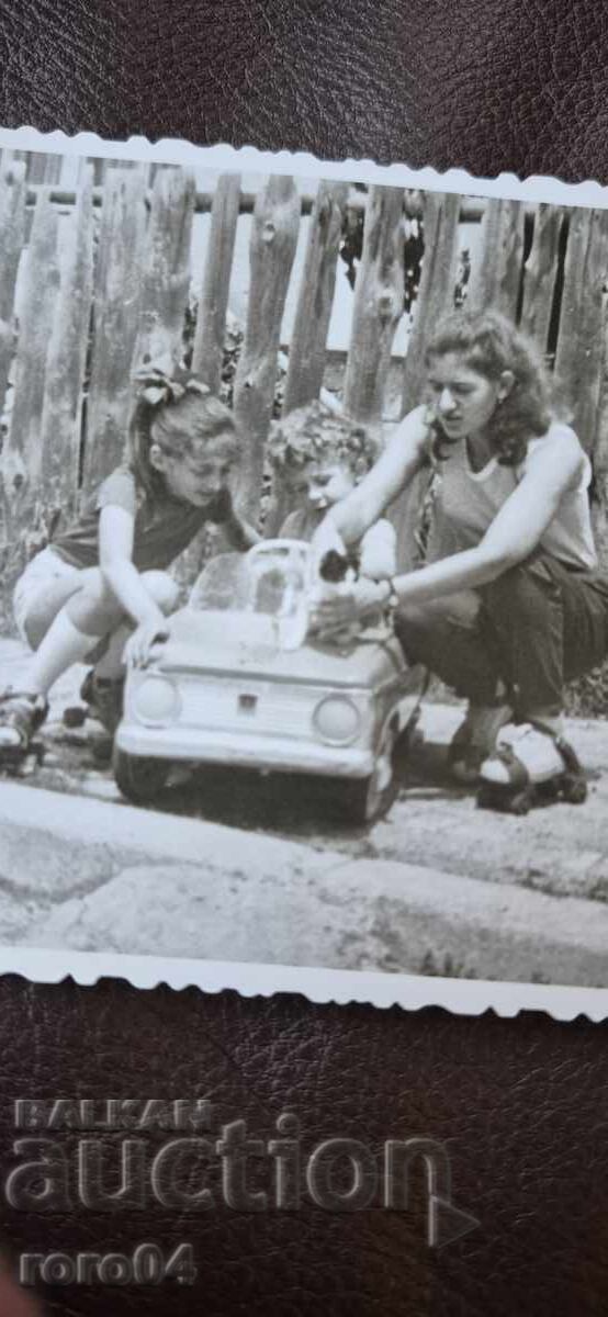 Δημοπρασία ΜΟΣΚΒΙΤΣ - ΣΟΣ. ΛΑΜΑΡΙΝΕΝΑ ΚΟΛΑ - ΠΑΙΔΙΑ