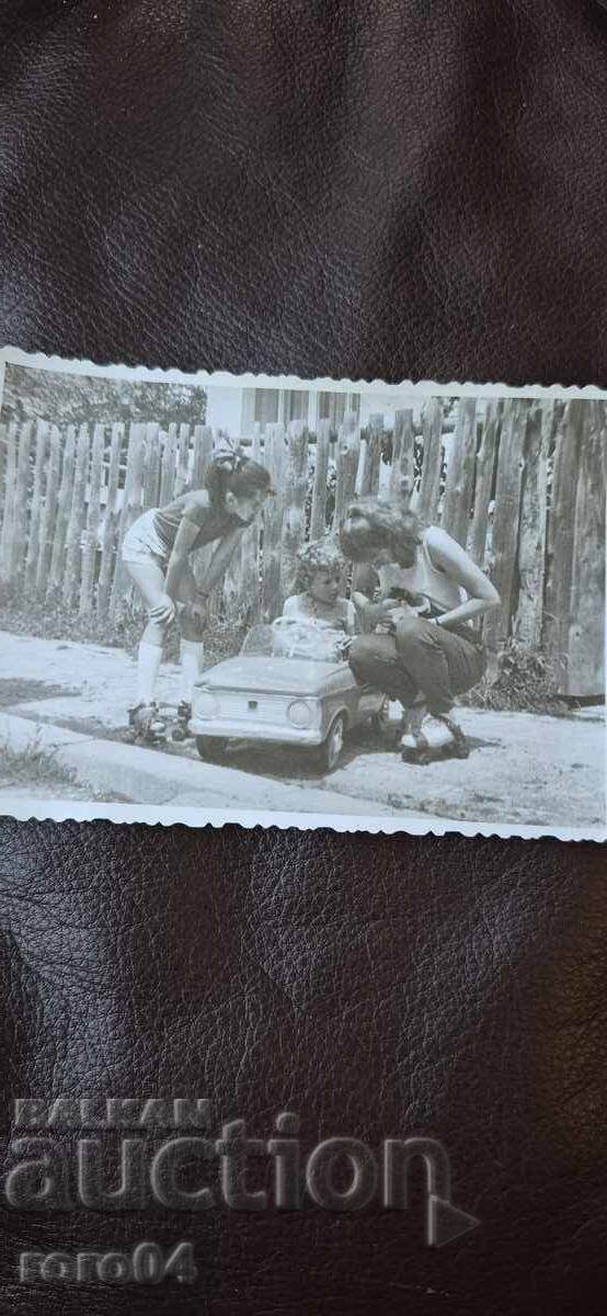 ΜΟΣΚΒΙΤΣ - ΣΟΣ. ΛΑΜΑΡΙΝΕΝΑ ΚΟΛΑ - ΠΑΙΔΙΑ