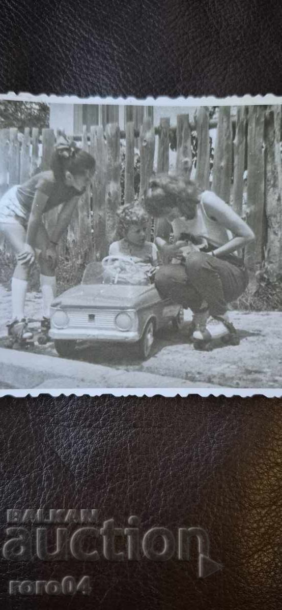 ΜΟΣΚΒΙΤΣ - ΣΟΣ. ΛΑΜΑΡΙΝΕΝΑ ΚΟΛΑ - ΠΑΙΔΙΑ με τιμή 8.99 BGN | € 4.60