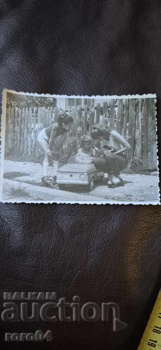 ΜΟΣΚΒΙΤΣ - ΣΟΣ. ΛΑΜΑΡΙΝΕΝΑ ΚΟΛΑ - ΠΑΙΔΙΑ