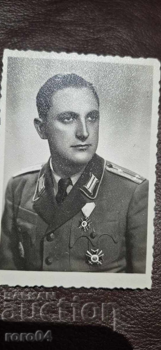 ОФИЦЕР - ДВА ОРДЕНА ЗА ХРАБРОСТ - WW II с цена 19.99 лв. | € 10.22