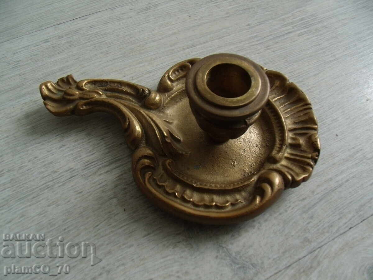 №*8000 Sfeșnic metalic / bronz vechi cu preț 20.00 BGN | € 10.23 №*8000 Sfeșnic metalic / bronz vechi cu preț 20.00 BGN | € 10.23