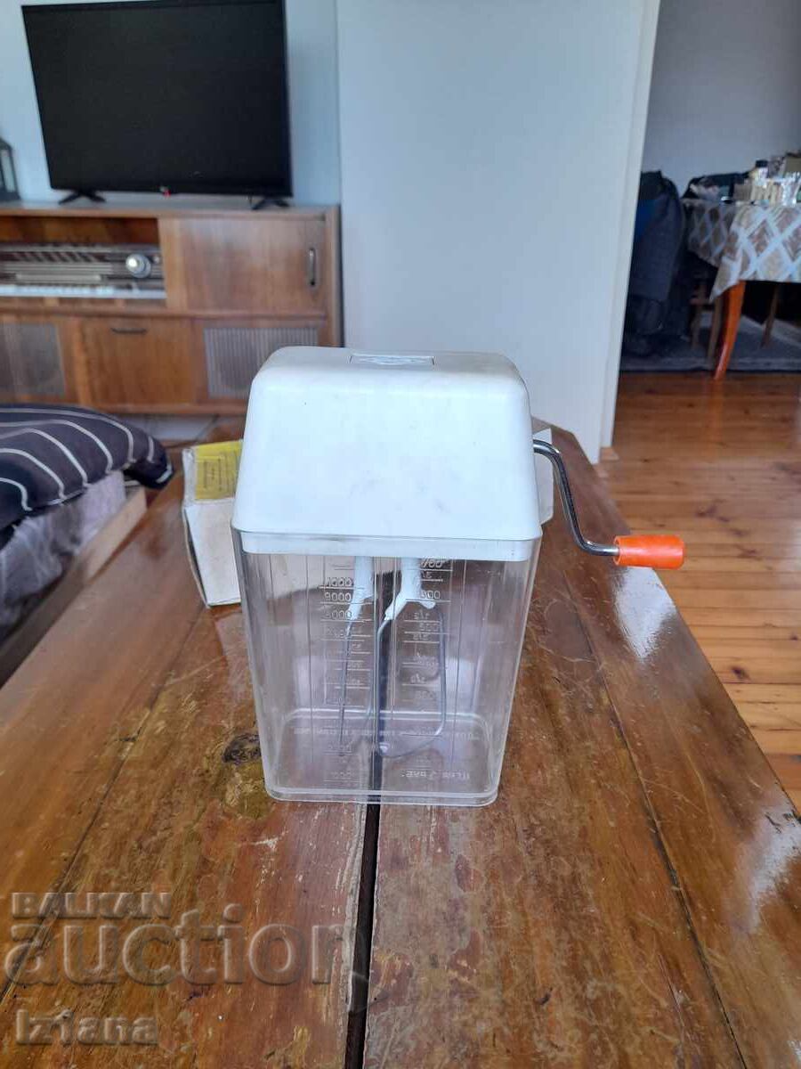 Стара ръчна разбивалка,ръчен миксер с цена 43.00 лв. | € 21.99