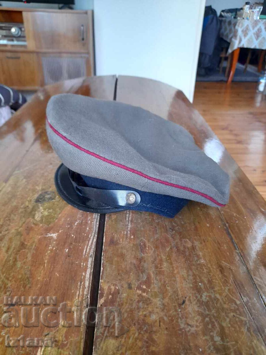 Доставка на Стара военна фуражка