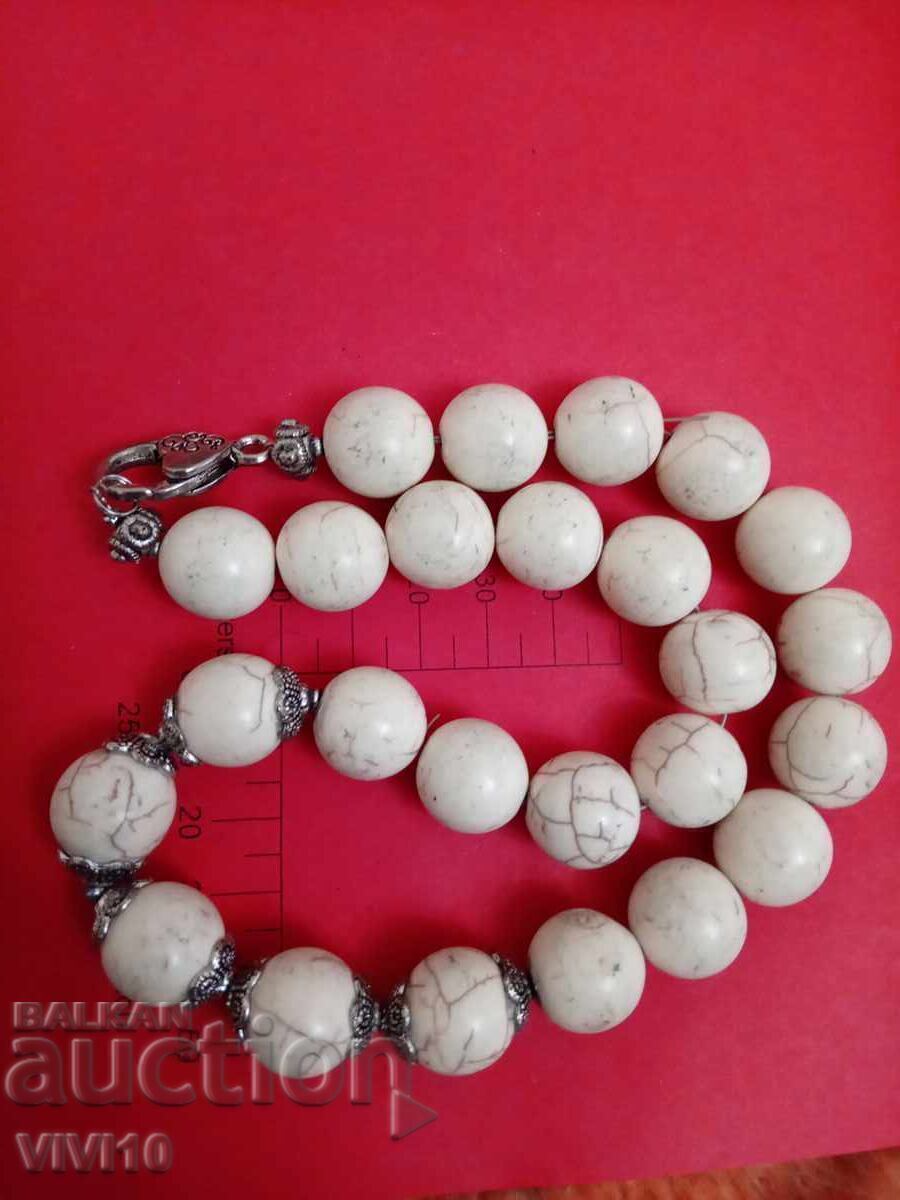 Αρχαίο κολιέ από φυσικές πέτρες με τιμή 100.00 BGN | € 51.13