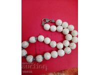 Αρχαίο κολιέ από φυσικές πέτρες