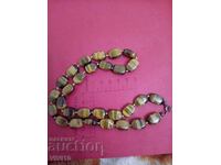 Αρχαίο κολιέ από φυσικά πετράδια