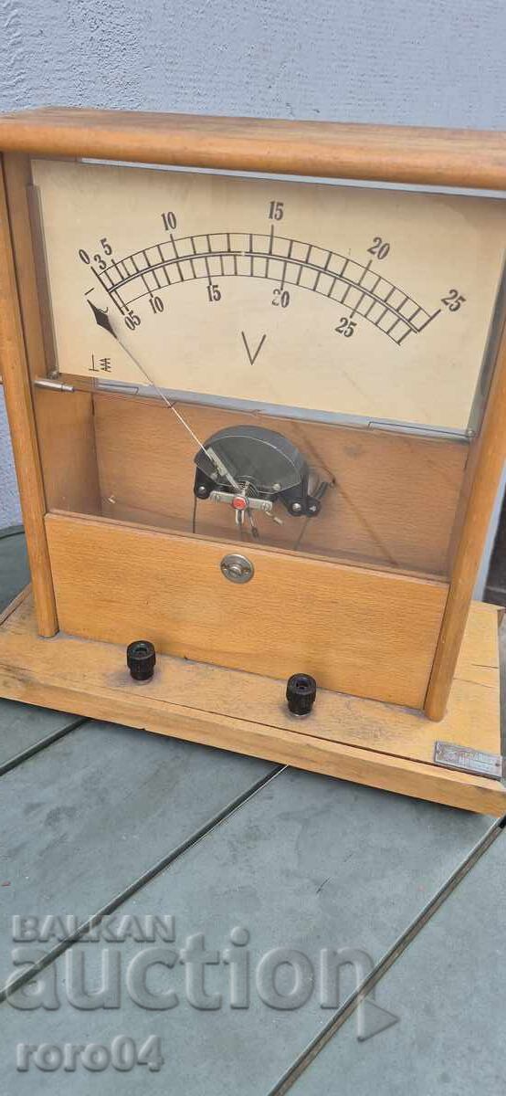 Licitație VECHI INSTRUMENTE DE ÎNVĂȚĂMÂNT SOCIALISTE DIN CABINETUL DE FIZICĂ