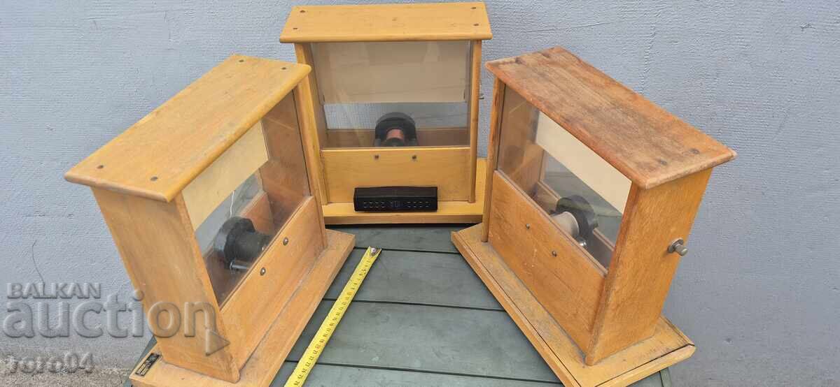 VECHI INSTRUMENTE DE ÎNVĂȚĂMÂNT SOCIALISTE DIN CABINETUL DE FIZICĂ - 6