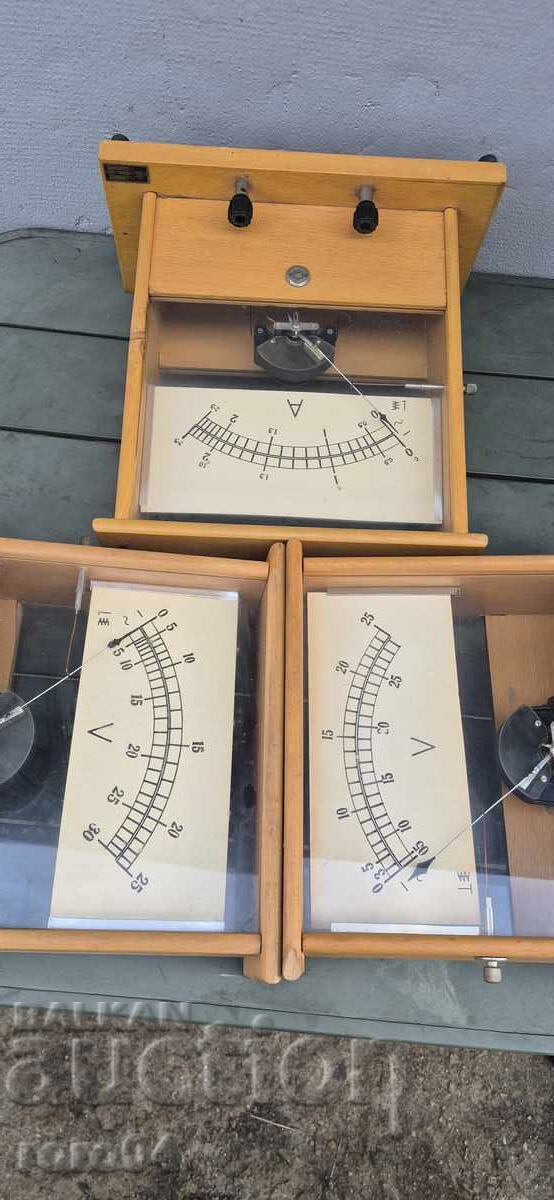 VECHI INSTRUMENTE DE ÎNVĂȚĂMÂNT SOCIALISTE DIN CABINETUL DE FIZICĂ - 7