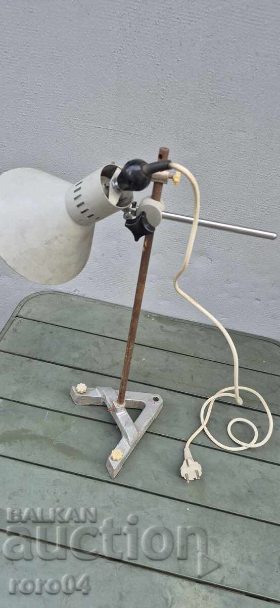 СТАРА СОЦ. НАСТОЛНА ЛАМПА - ИНДУСТРИАЛНА с цена 65.00 лв. | € 33.23