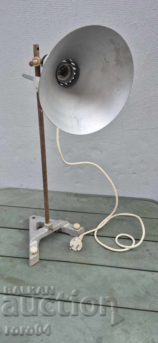СТАРА СОЦ. НАСТОЛНА ЛАМПА - ИНДУСТРИАЛНА