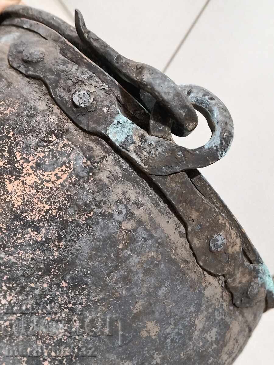 Licitație Harania veche, vas de cupru, ceaun mare, cupru, praf Licitație Harania veche, vas de cupru, ceaun mare, cupru, praf