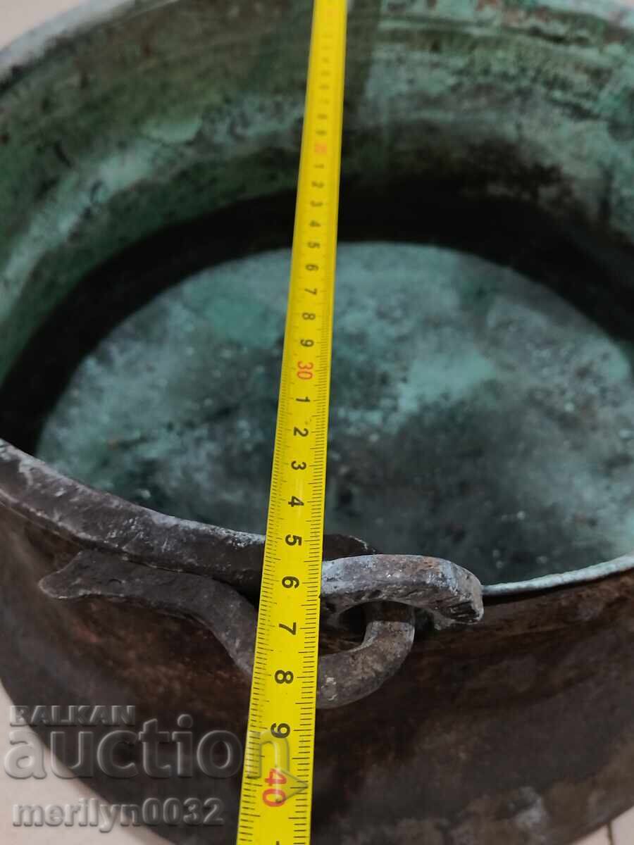 Livrarea Harania veche, vas de cupru, ceaun mare, cupru, praf Livrarea Harania veche, vas de cupru, ceaun mare, cupru, praf