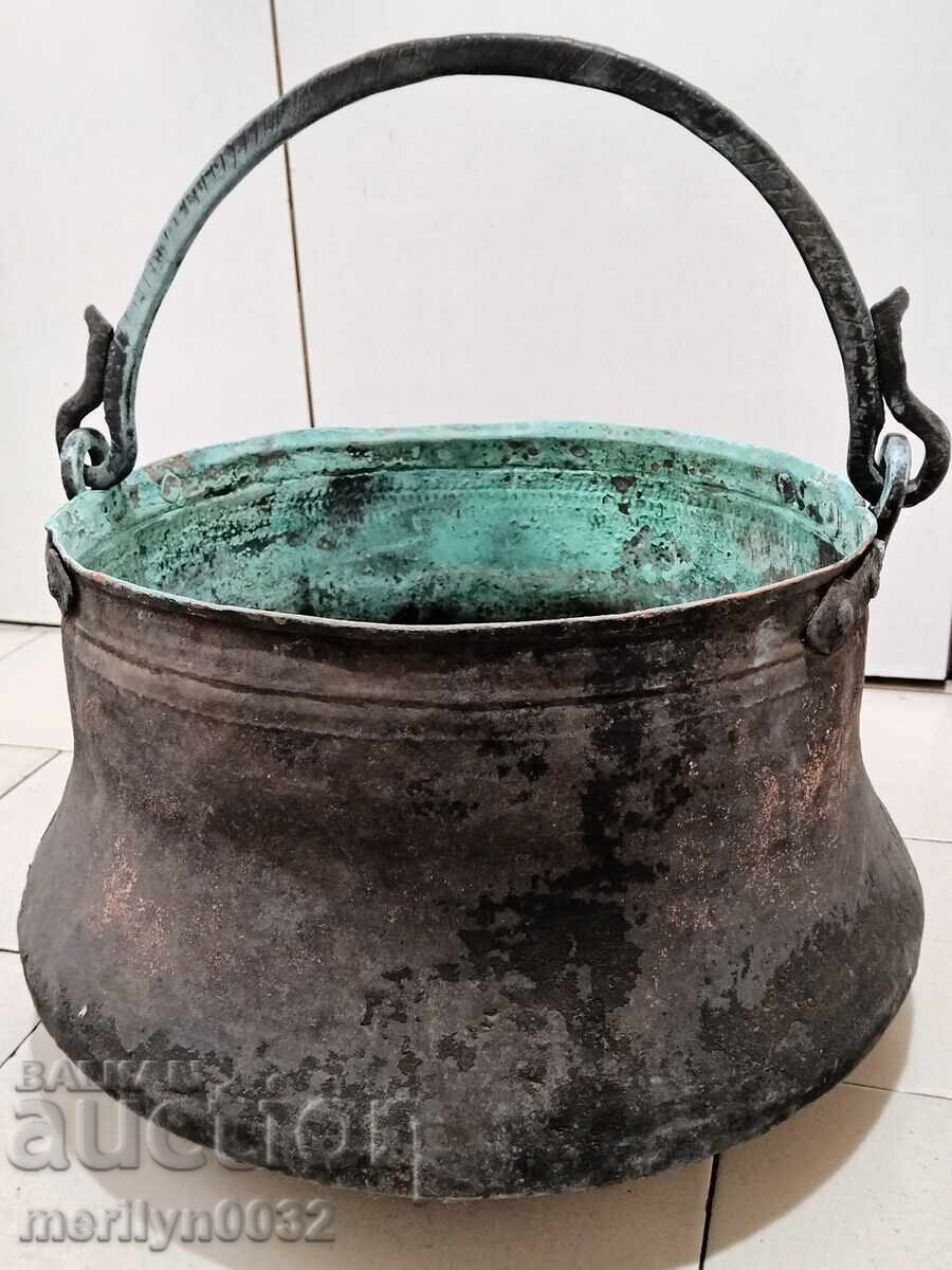 Harania veche, vas de cupru, ceaun mare, cupru, praf Harania veche, vas de cupru, ceaun mare, cupru, praf