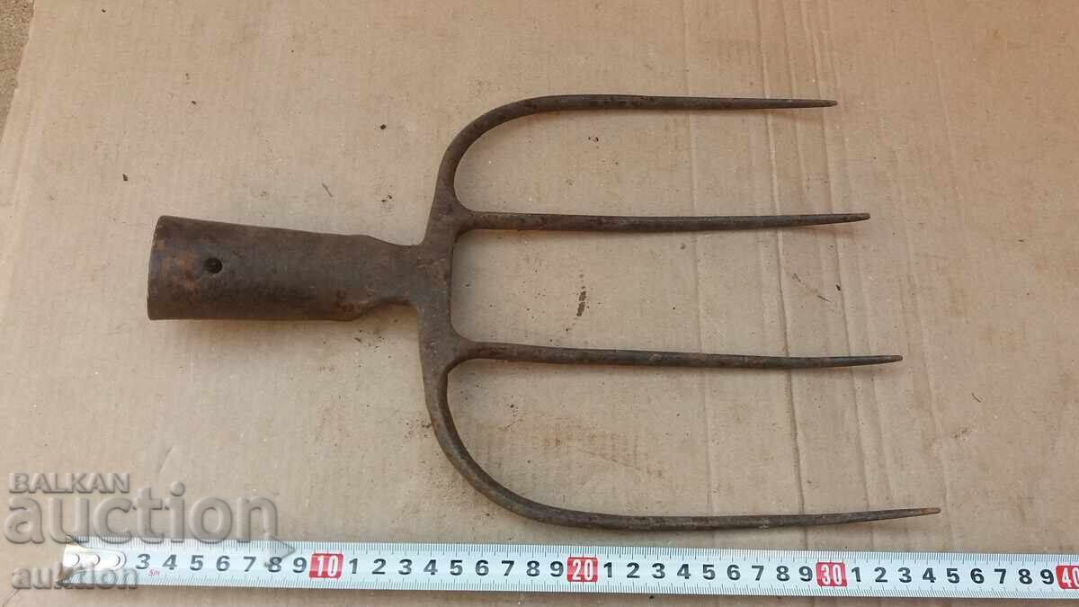 OLD SMALL SOLID VILLA with price 4.99 BGN | € 2.55