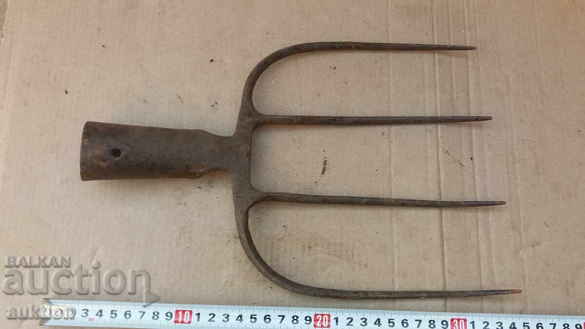 Auction  OLD SMALL SOLID VILLA