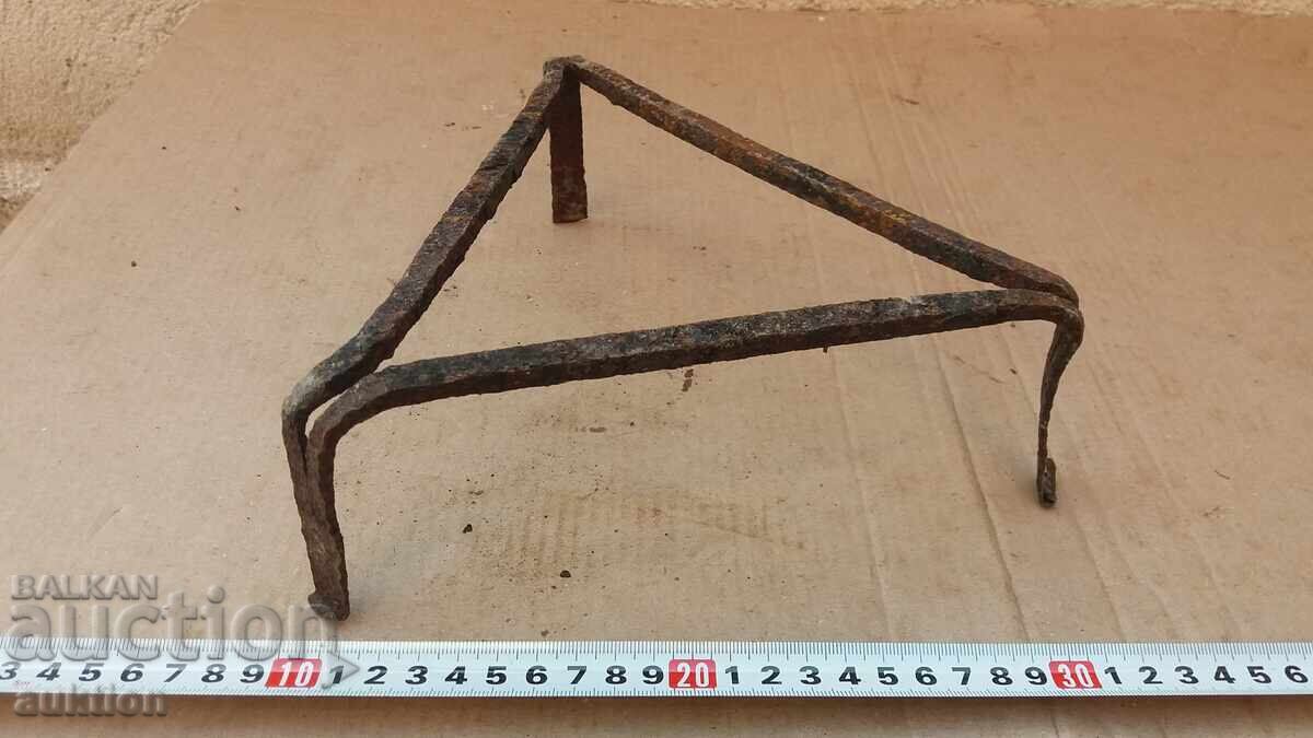 Доставка на КОВАНА ВЪЗРОЖДЕНСКА ПИРОСТИЯ