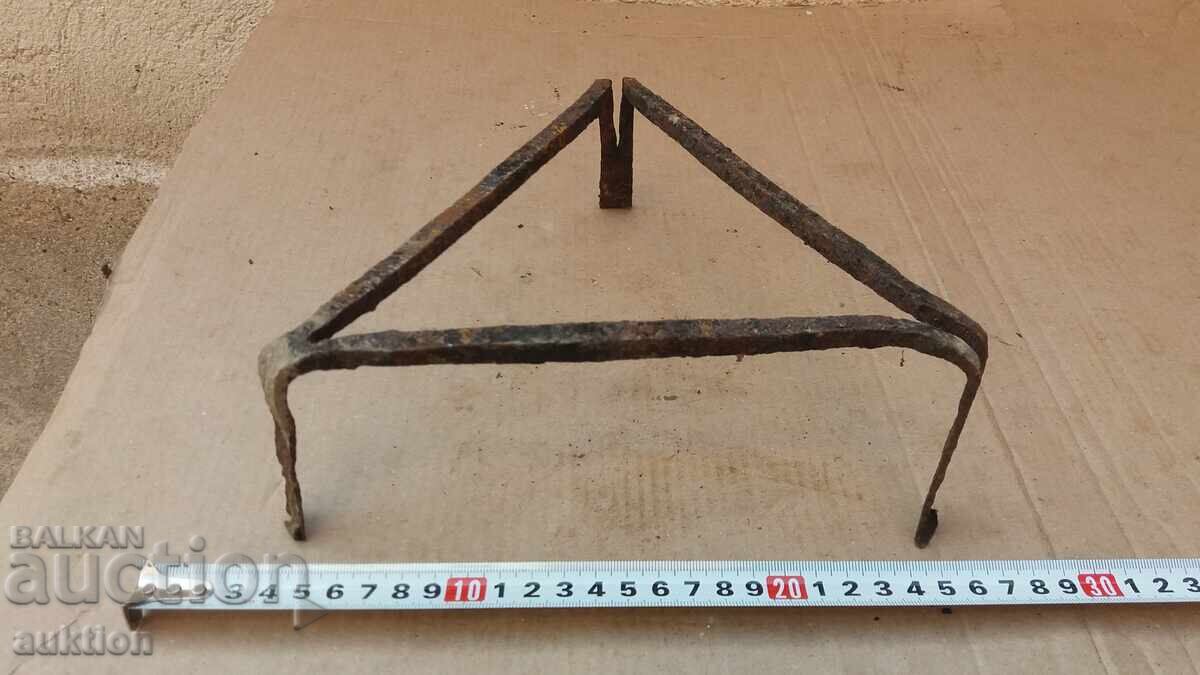 КОВАНА ВЪЗРОЖДЕНСКА ПИРОСТИЯ