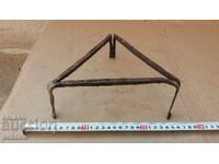 КОВАНА ВЪЗРОЖДЕНСКА ПИРОСТИЯ