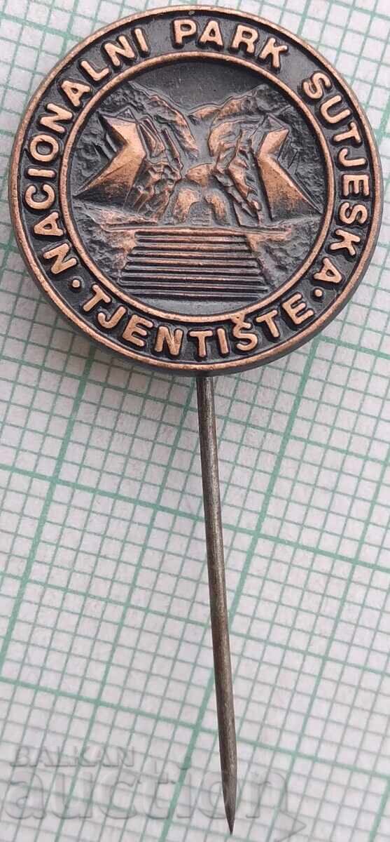 18959 Insignă - monument Bătălia de la Sutjeska 18959 Insignă - monument Bătălia de la Sutjeska