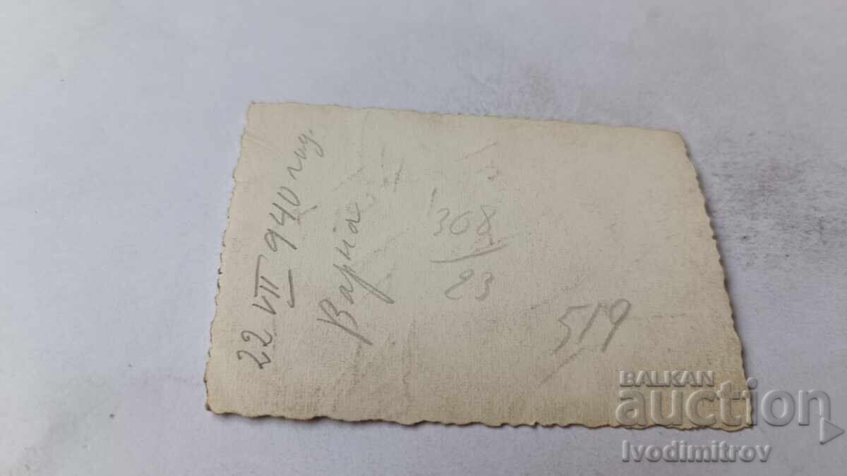 Fotografie Varna Bărbat femeie și băiețel pe malul mării 1940 cu preț 1.85 BGN | € 0.95 Fotografie Varna Bărbat femeie și băiețel pe malul mării 1940 cu preț 1.85 BGN | € 0.95