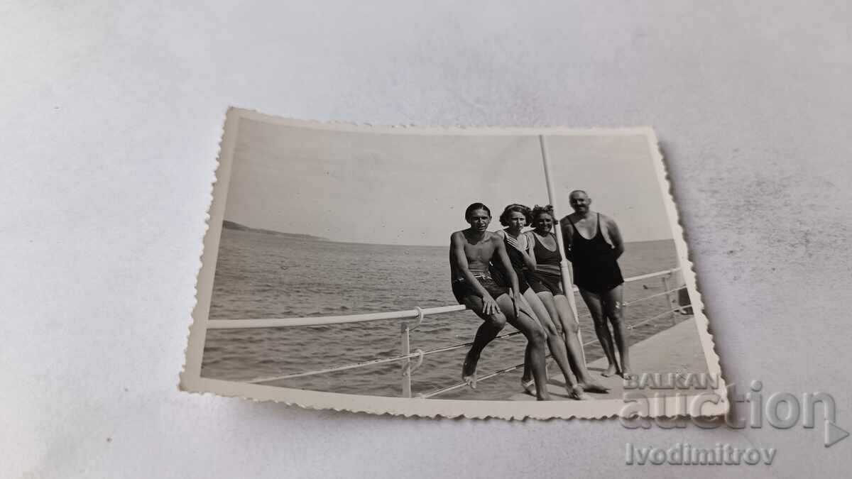 Photo Varna Men and women on the pier 1938 Photo Varna Men and women on the pier 1938