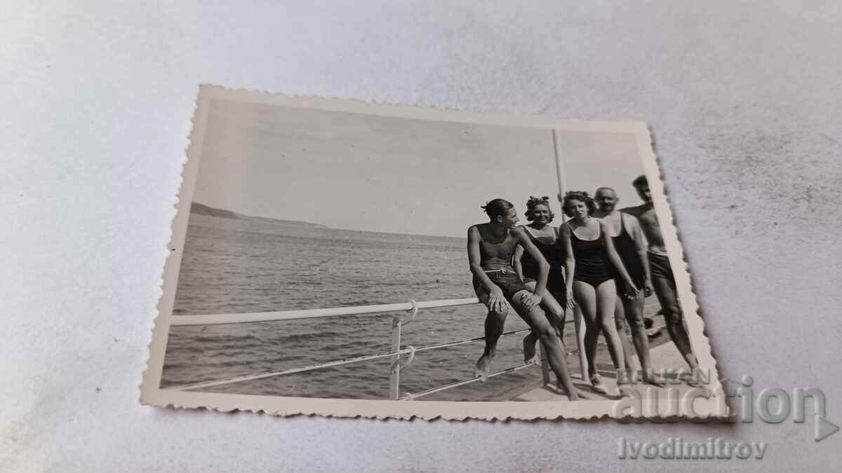 Fotografie Varna Bărbați și femei pe chei 1938