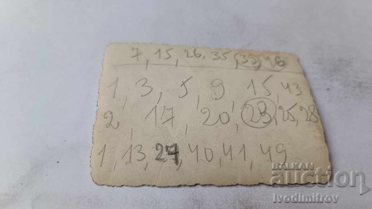 Снимка Мъже и жени на плажа с цена 1.65 лв. | € 0.84