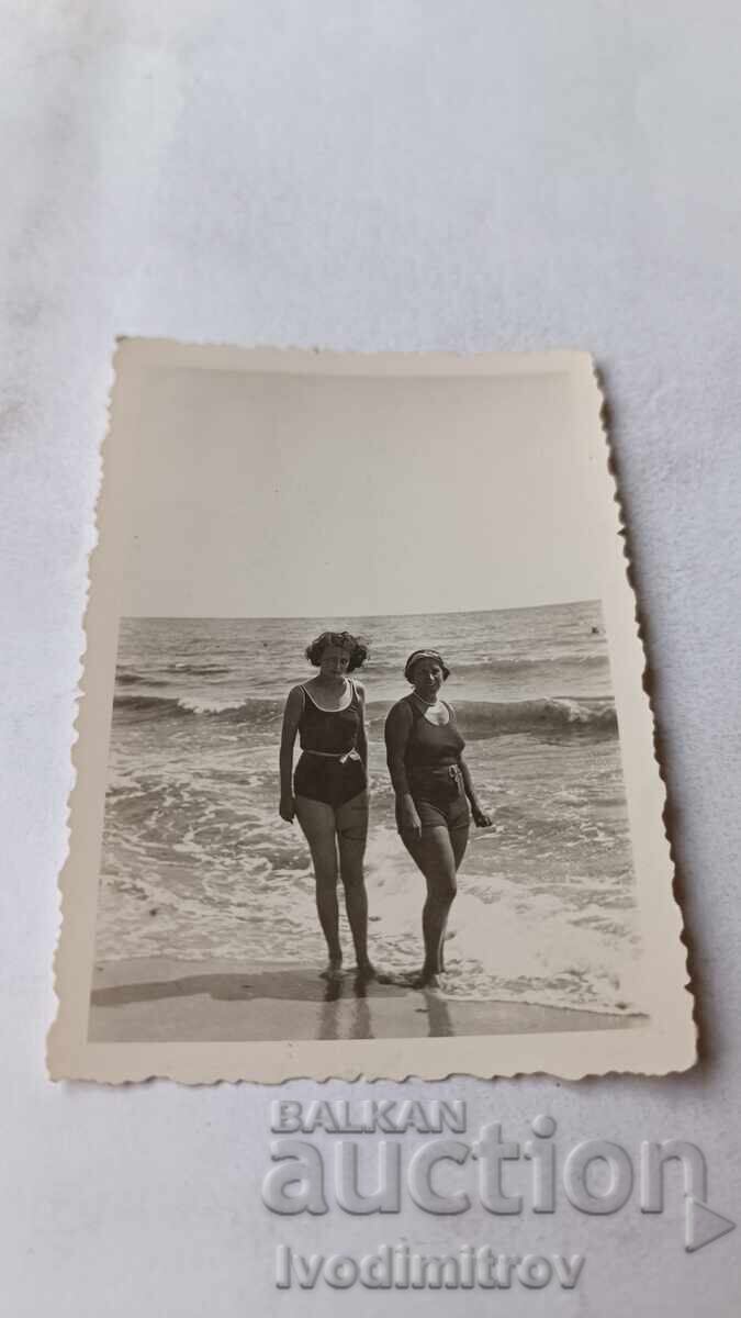Photo Varna Woman and young girl on the seashore 1938