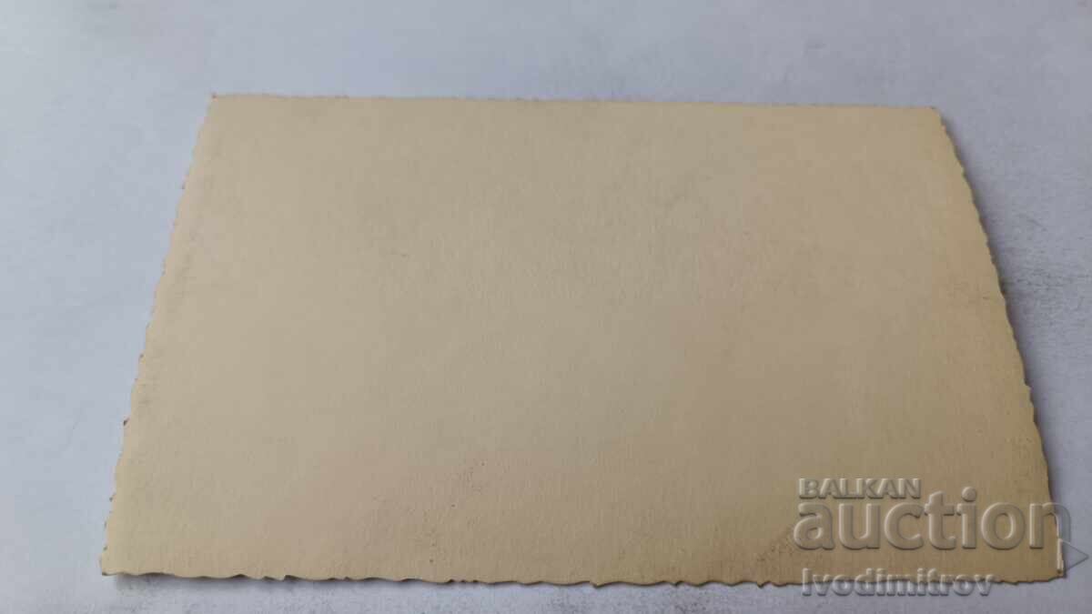 Fotografie cu un bărbat și o femeie într-o barcă pe râu cu preț 1.85 BGN | € 0.95