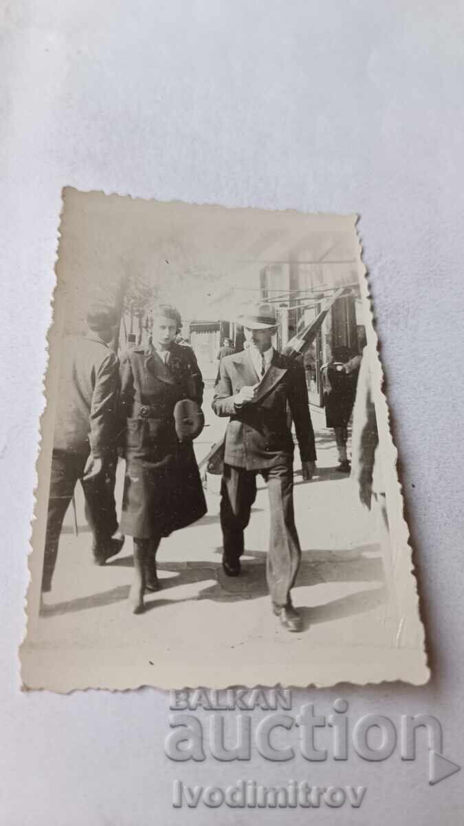 Snimka Sofiya Mŭzh και γυναίκα σε βόλτα 1938