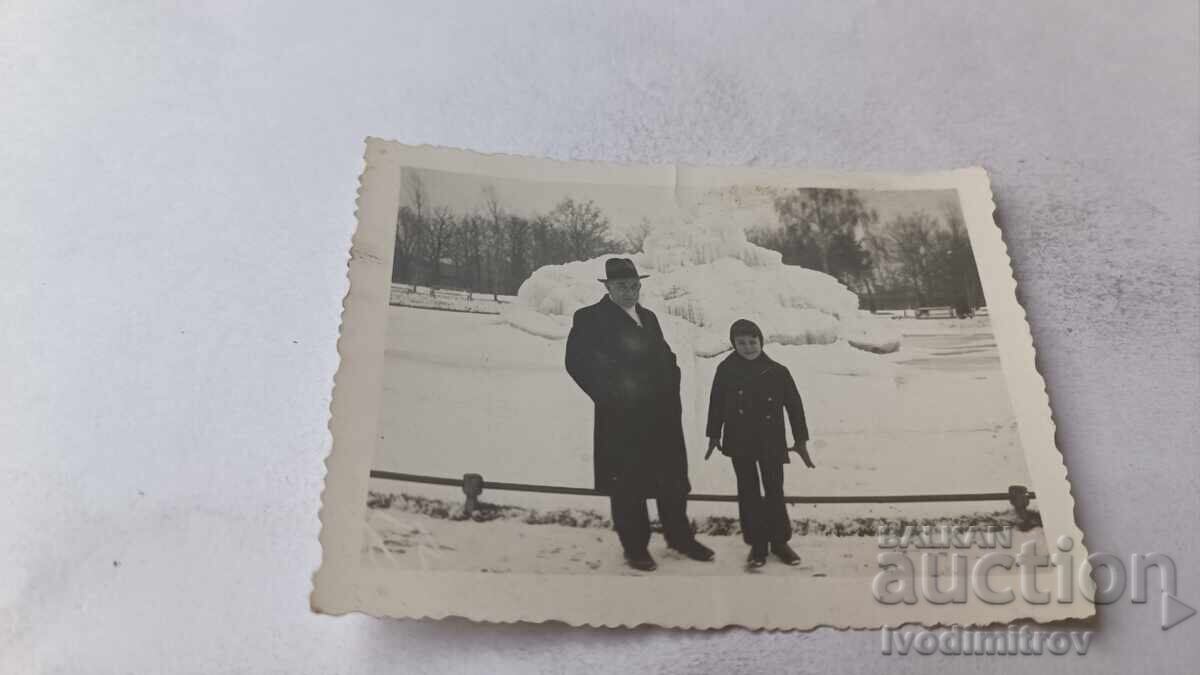 Sofia C-class: Man and boy in Borisova Garden in the winter of 1938