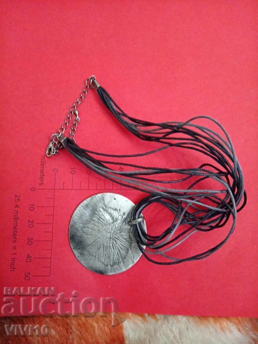 Старинно колие с емаил с цена 30.00 лв. | € 15.34 Старинно колие с емаил с цена 30.00 лв. | € 15.34